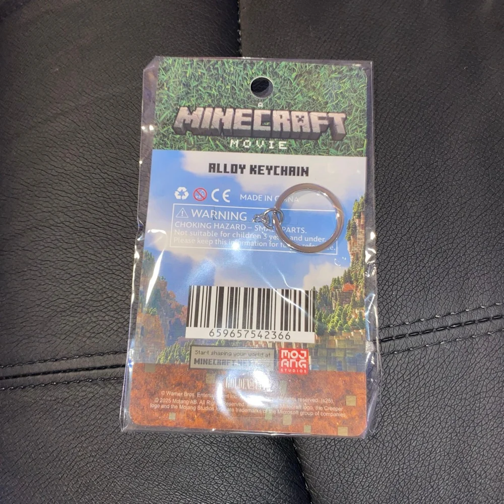 Minecraft Green & Black Creeper Alloy Keychain One Size Exclusive NWT